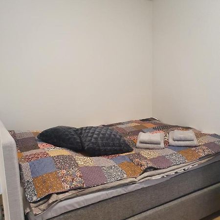 Moderni, Viihtyisae Pikkukaksio Saunalla Pori Exterior foto